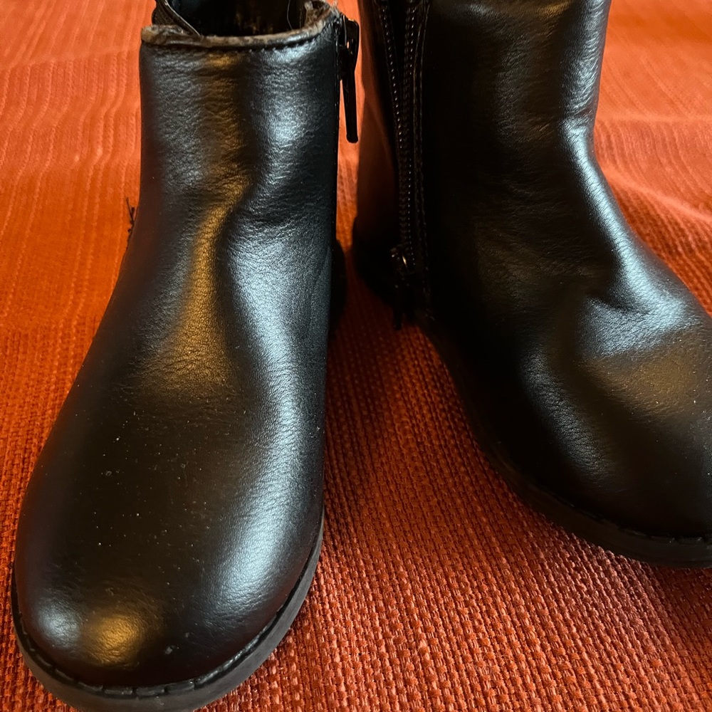 Girls size 8 black boots old navy